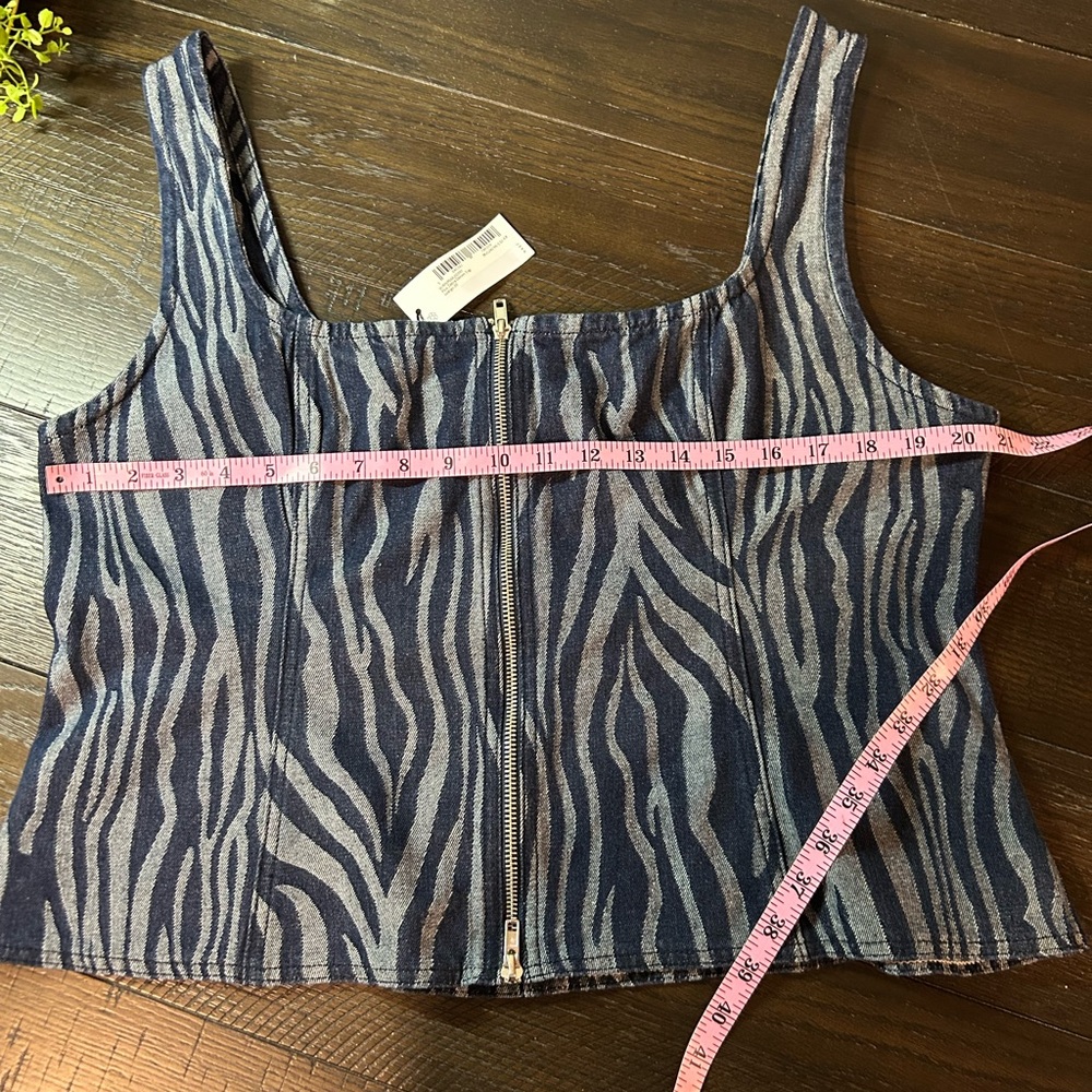 Nasty Gal Blue and White denim Zebra-Print Zip Front Tank Sz 16 NWT - Picture 6 of 7